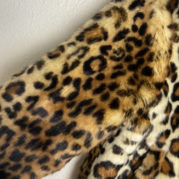 Cotton on Faux fur  Leopard coat for girl Size 5-6 - Picture 3 of 8